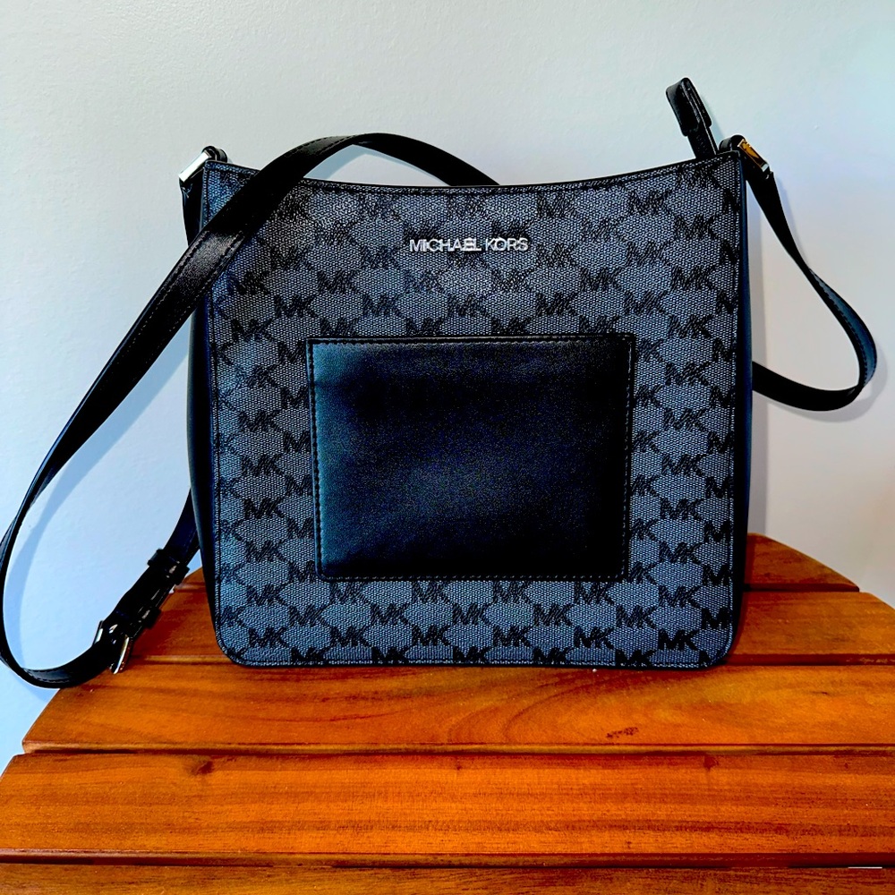 Michael Kors Signature Gloria Pocket Swing Crossbody